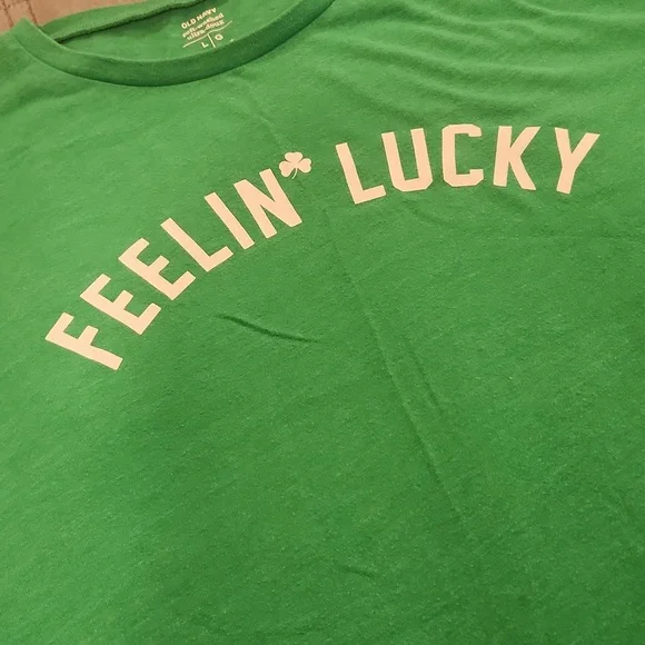 Old Navy Green 'Feelin' Lucky' Short Sleeve Tee Size L! - Picture 2 of 5